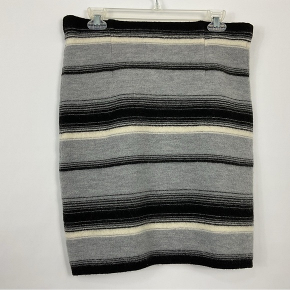 Toad&Co Heartfelt Sweater Skirt Size Medium - Picture 3 of 6